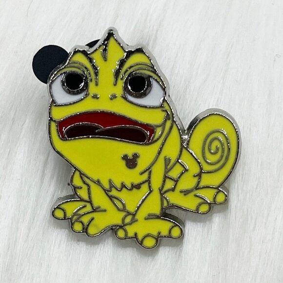 🔮 5/$25 Disney Tangled Yellow‎ Pascal Pin - Picture 1 of 2